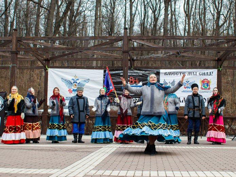 В Центральном парке Воронежа казаки проведи фестиваль «Крещенские гулянья» .