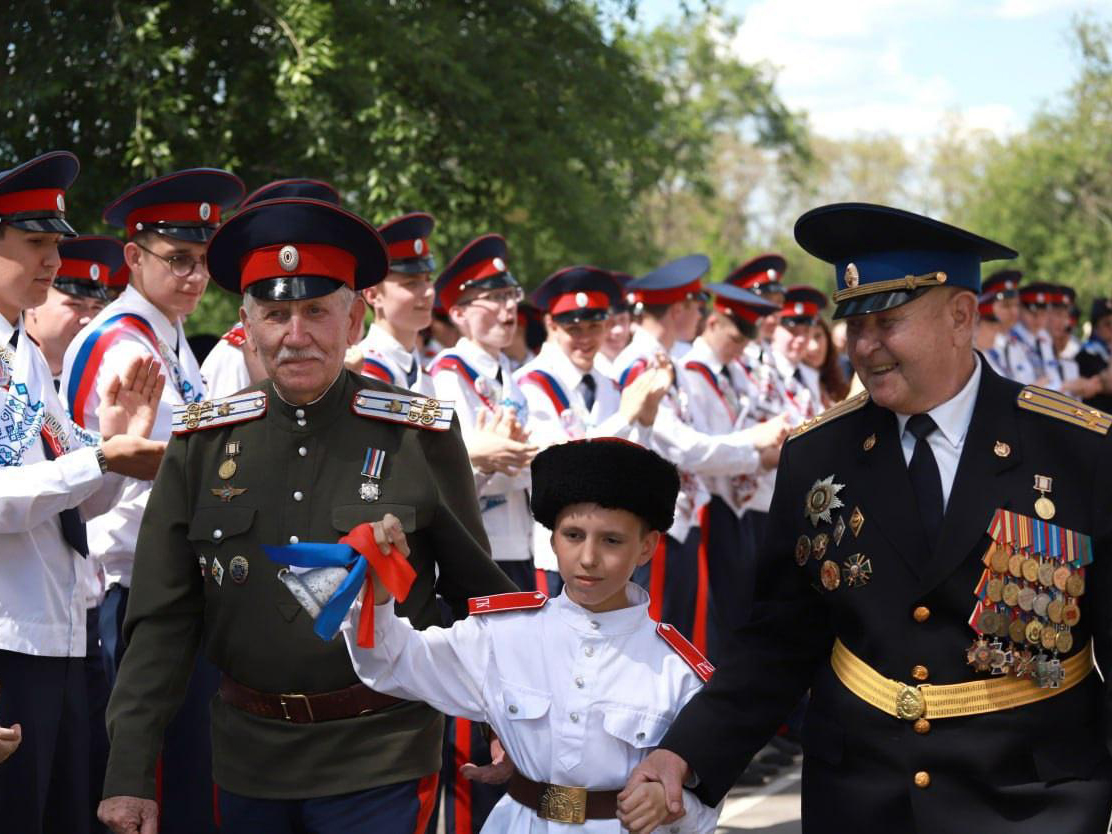 Казаки Северо-Донского казачьего войска приняли участие в «Последнем звонке».