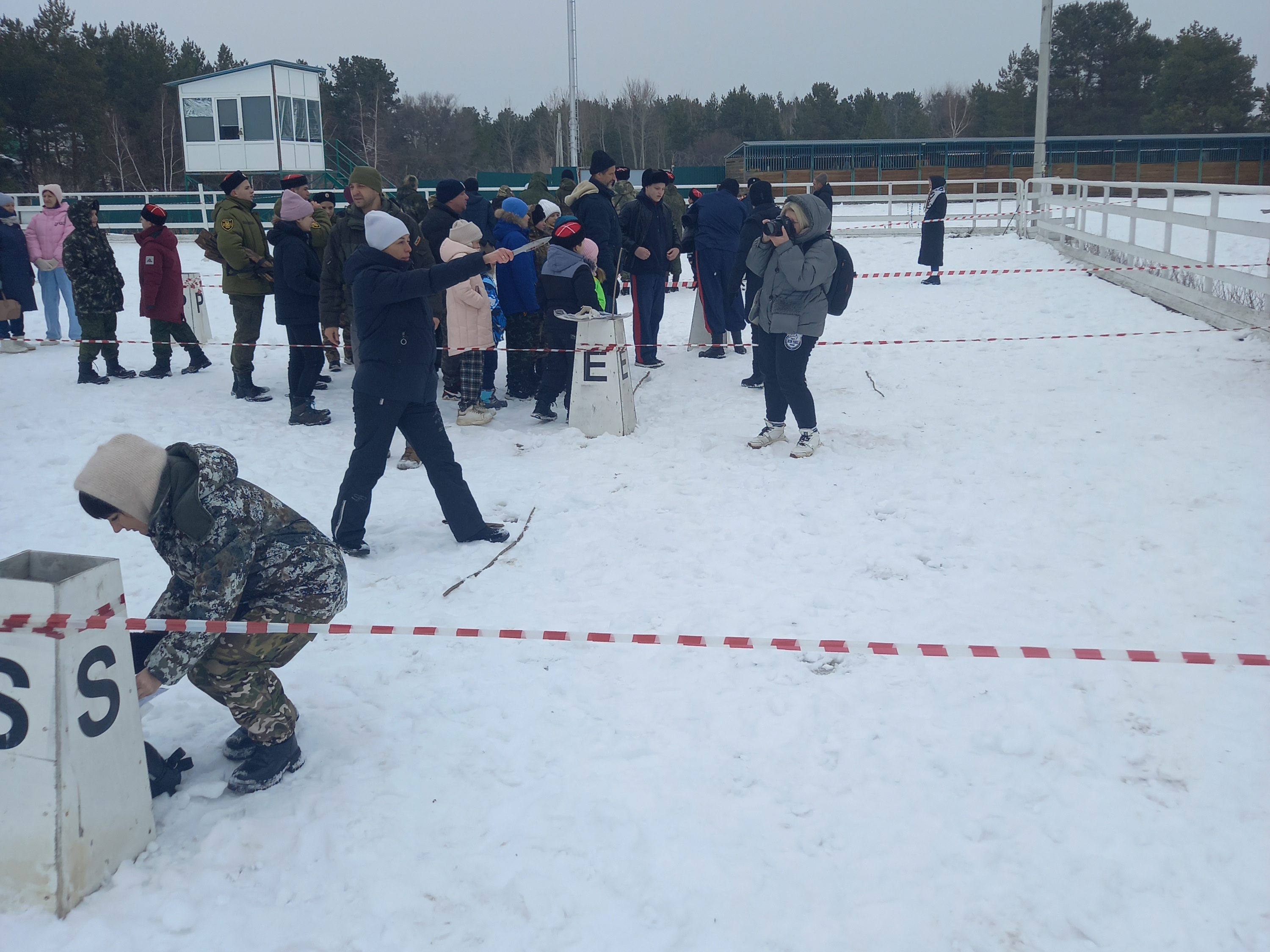 В Воронеже на Масленичные гуляния казаки провели спортивные состязания «Казачий сполох».