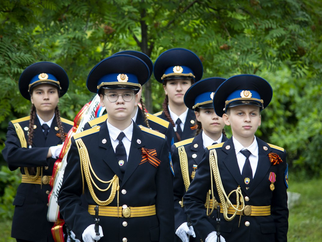 В память о жертвах войны и героическом подвиге пограничников.