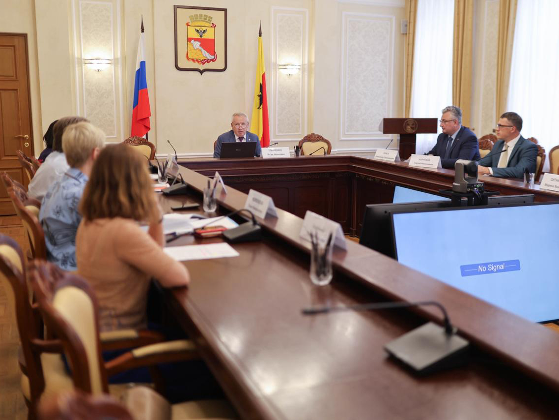 Продолжается работа комиссии по соблюдению требований к служебному поведению муниципальных служащих и урегулированию конфликта интересов.
