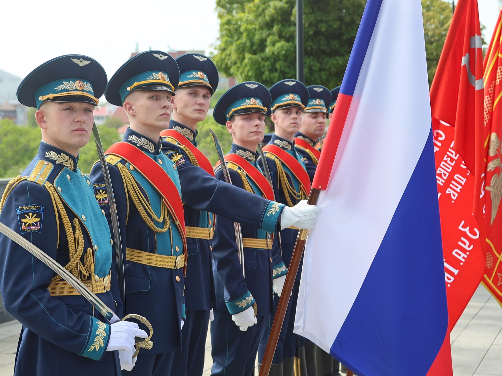 Возложение венков и цветов к могиле Неизвестного Солдата прошло в Воронеже.