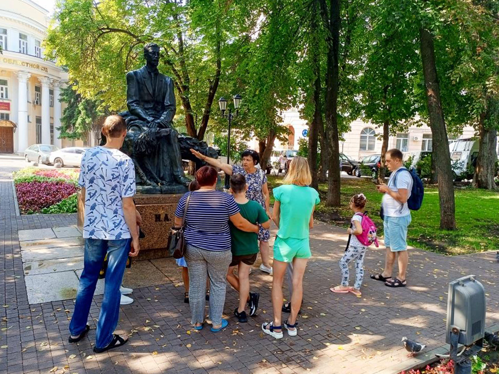 Управа Ленинского района организовала всестороннюю поддержку для граждан, прибывших из Курской области.