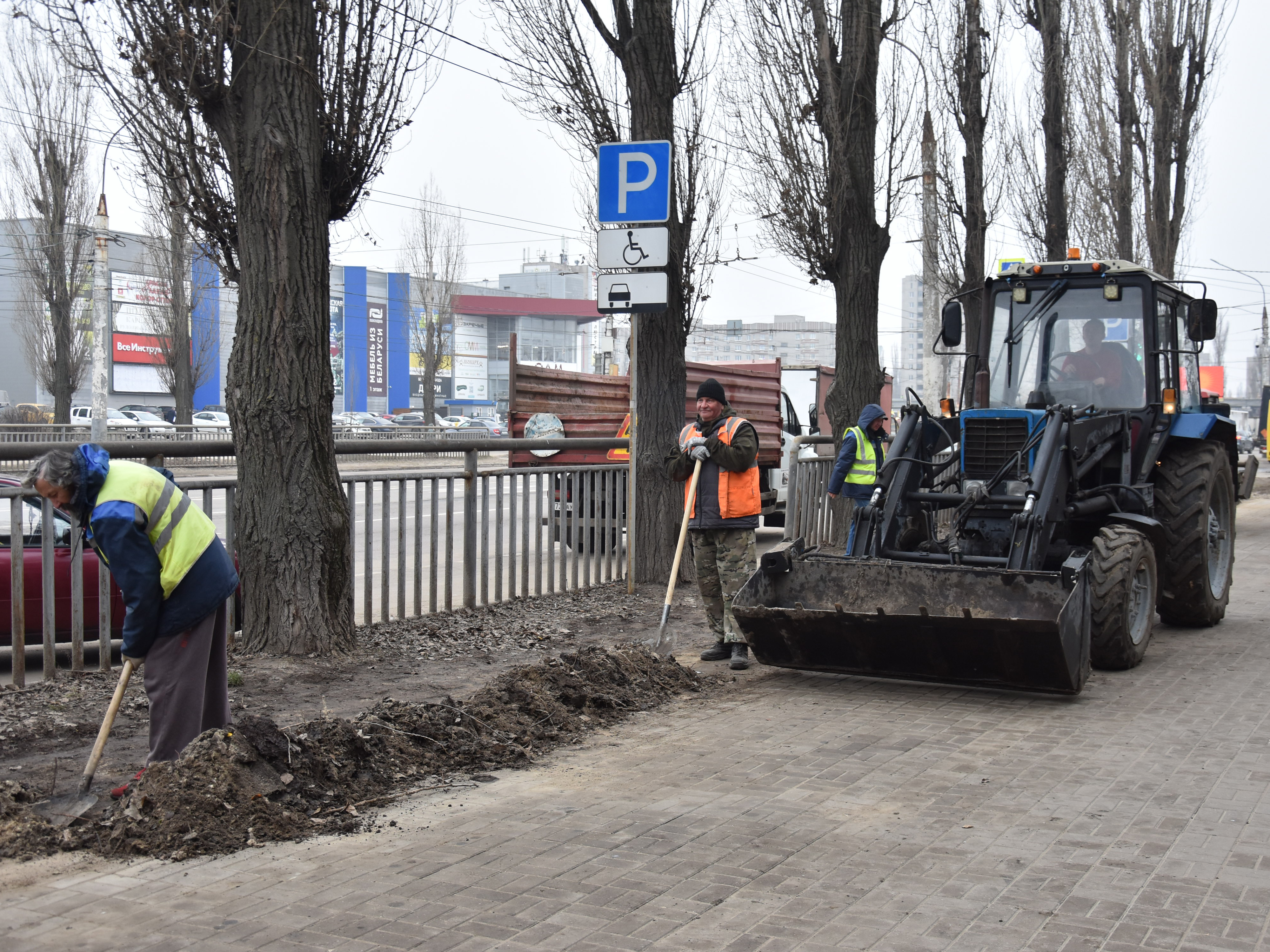 В Железнодорожном районе прошел первый санитарный день.