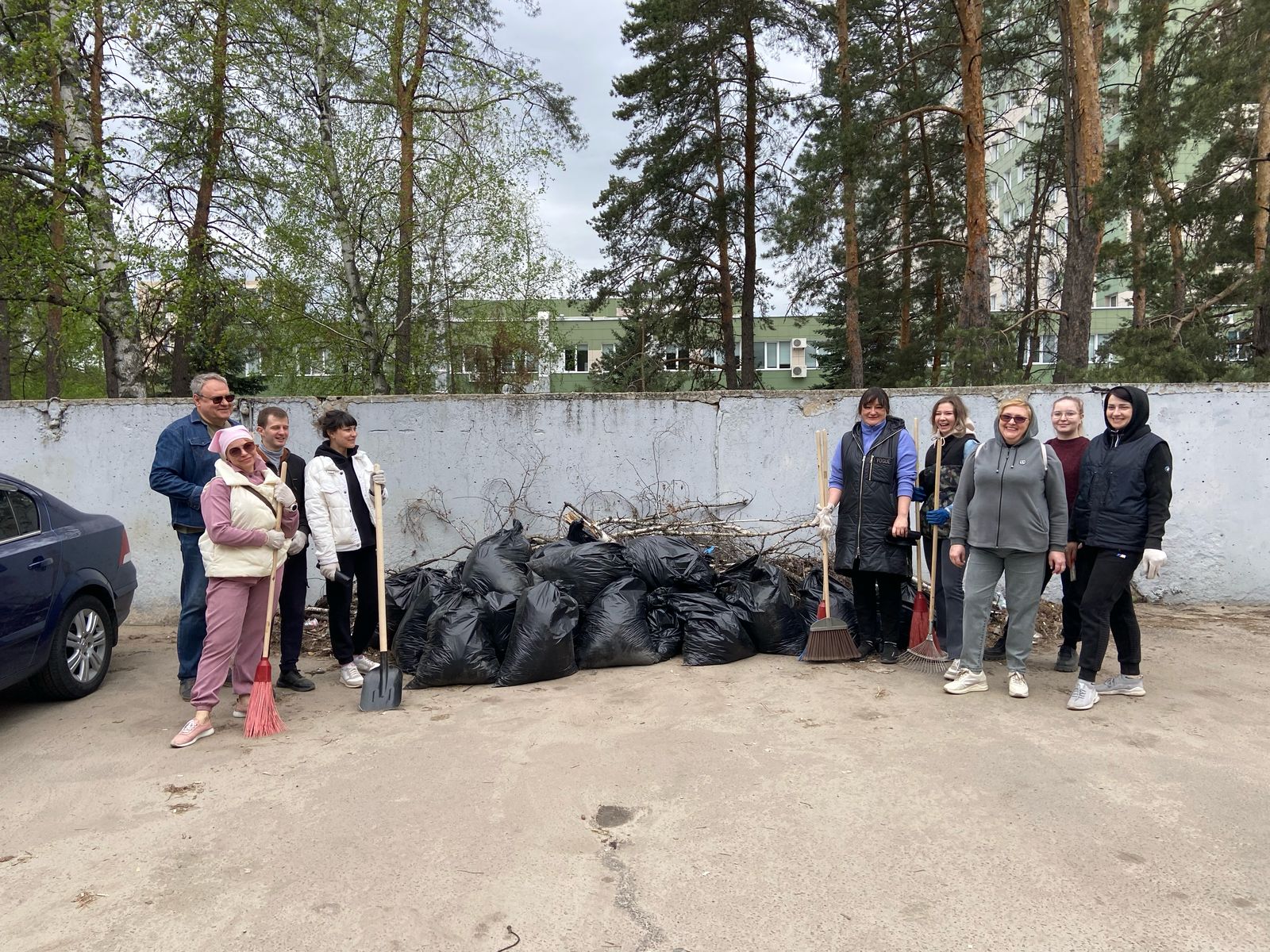 В Железнодорожном районе состоялся заключительный субботник месячника благоустройства.