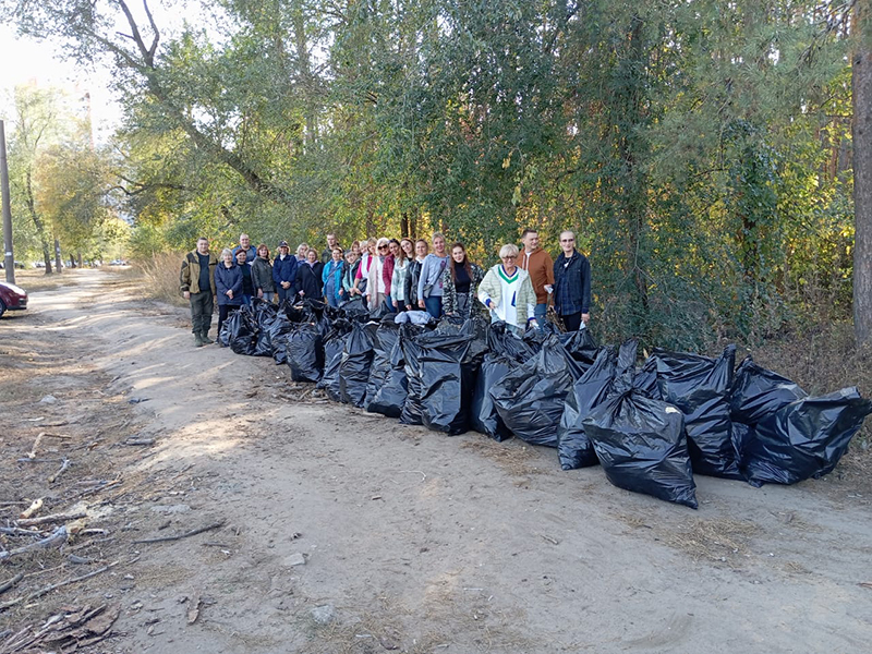 В Коминтерновском районе продолжается месячник благоустройства.