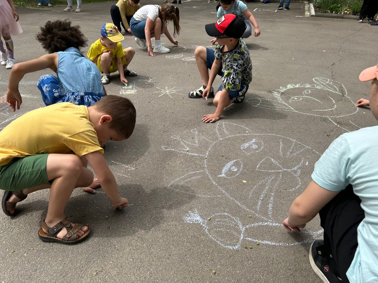 В Коминтерновском районе проходят праздники, приуроченные ко Дню защиты детей.