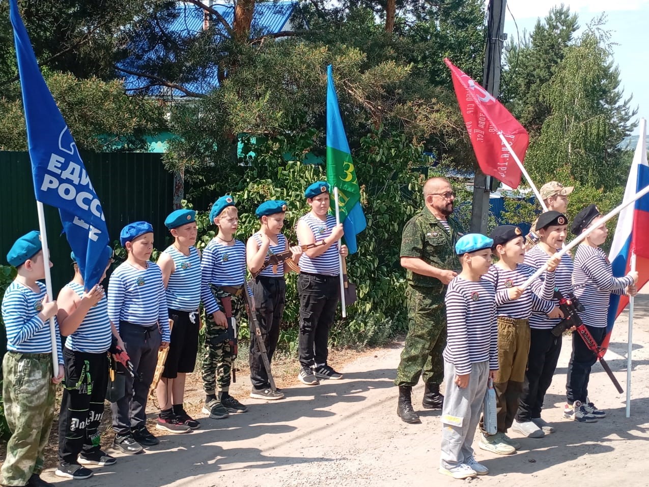 В Левобережном районе прошли полевые сборы для школьников.