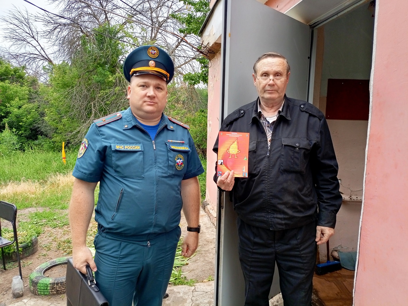 В Ленинском районе продолжаются профилактические противопожарные мероприятия.
