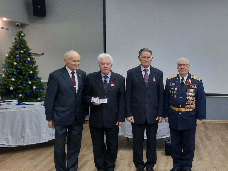 Ветераны из Ленинского района награждены почетными званиями.