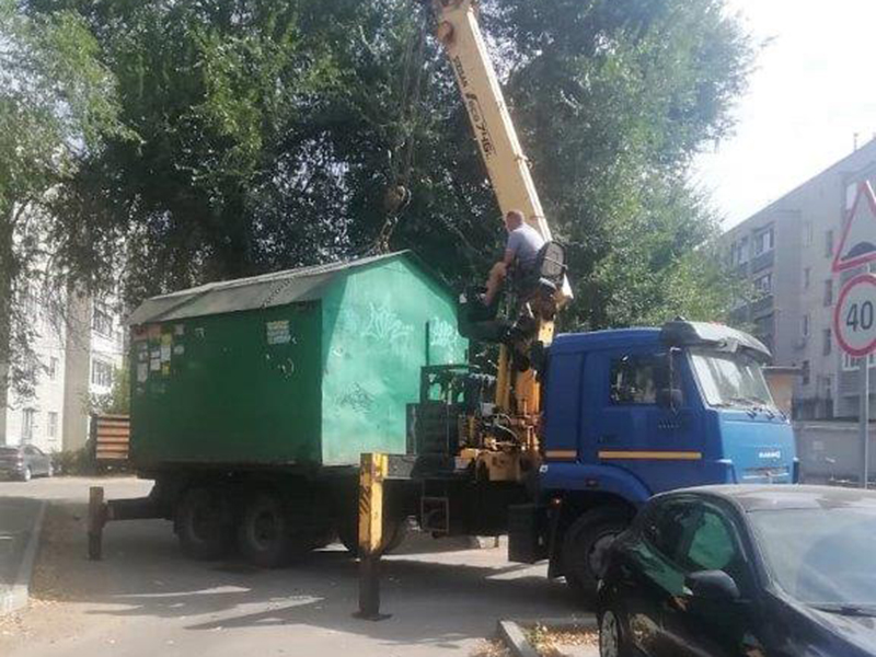 В Советском районе продолжается снос незаконно установленных сооружений.