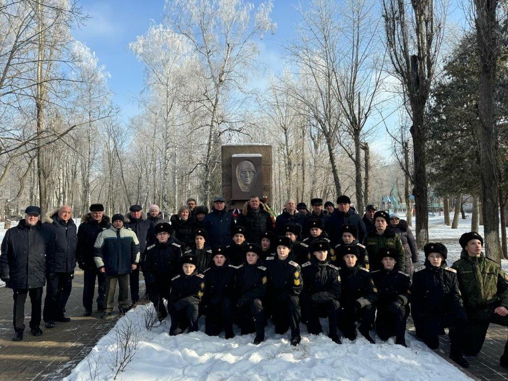 В Советском районе почтили память героев, отдавших жизнь за Отечество.