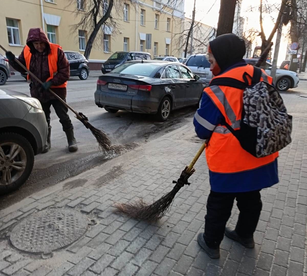 В Центральном районе продолжаются активные работы по наведению санитарного порядка.