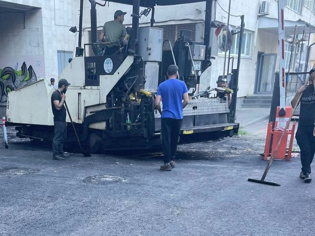 Во дворе на Плехановской улице обновили асфальтовое покрытие.