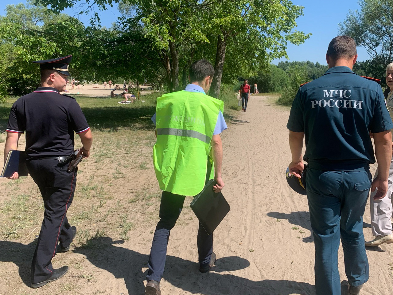 В Центральном районе прошли рейды по местам отдыха в лесах и у воды.