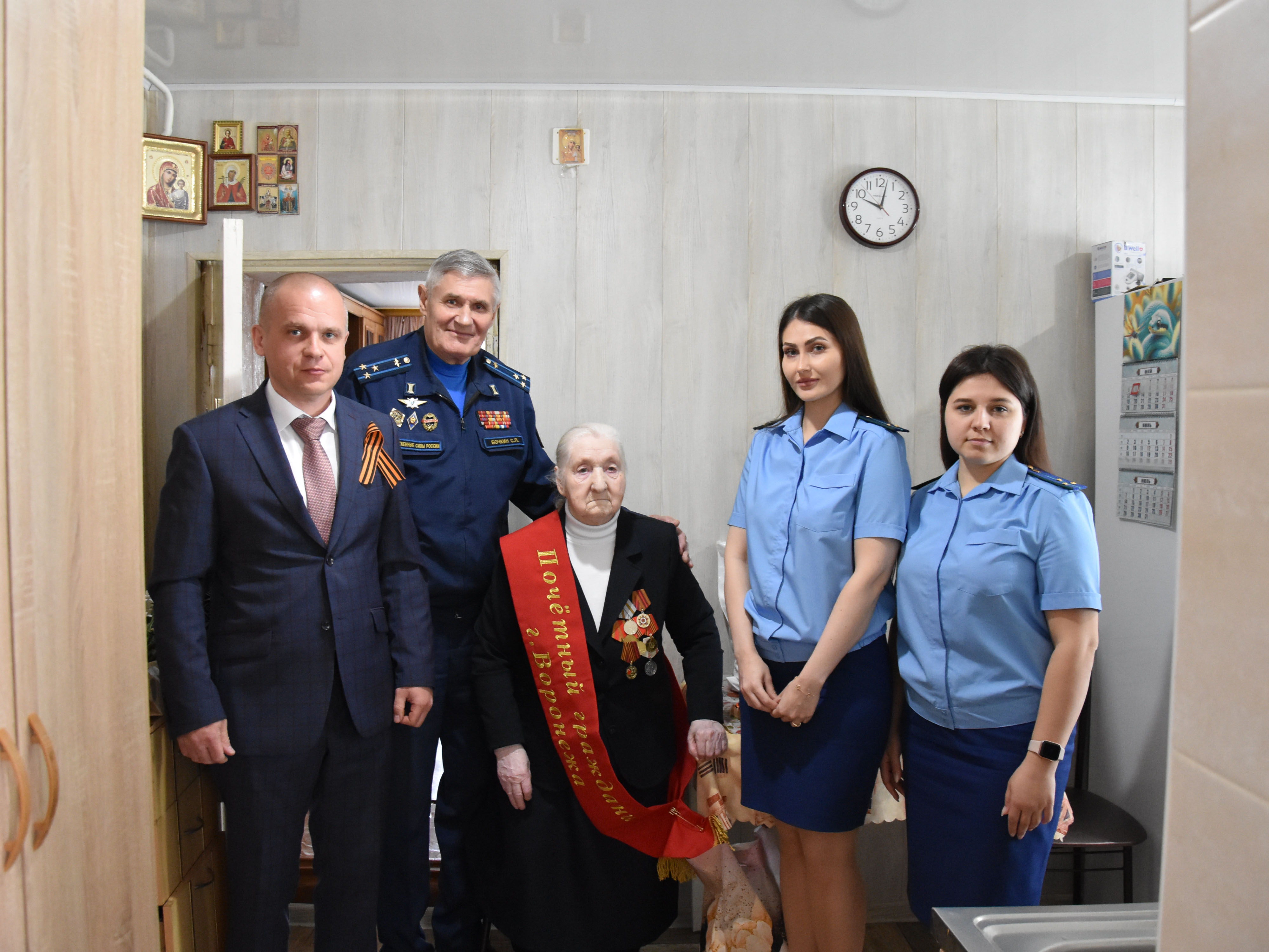Ветераны Железнодорожного района поздравления с 80-летием Победы.