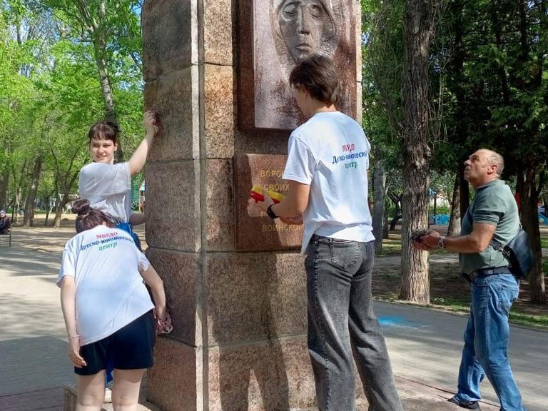Накануне Дня Победы Советский район присоединился к акции «Чистый обелиск».