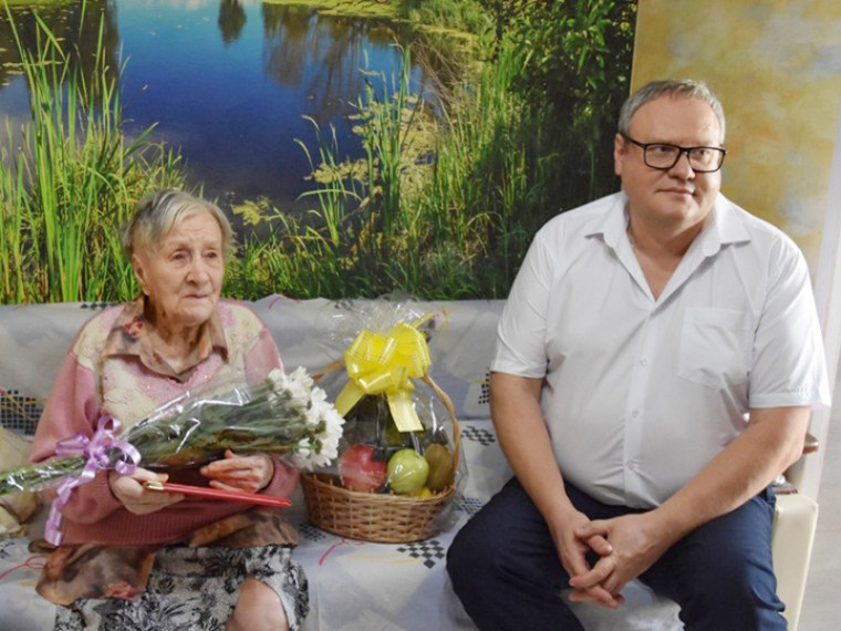 Сегодня, 16 сентября, свое 100-летие отмечает жительница Железнодорожного района Матрена Федоровна Киселева. Сегодня, 16 сентября, свое 100-летие отмечает жительница Железнодорожного района Матрена Федоровна Киселева.