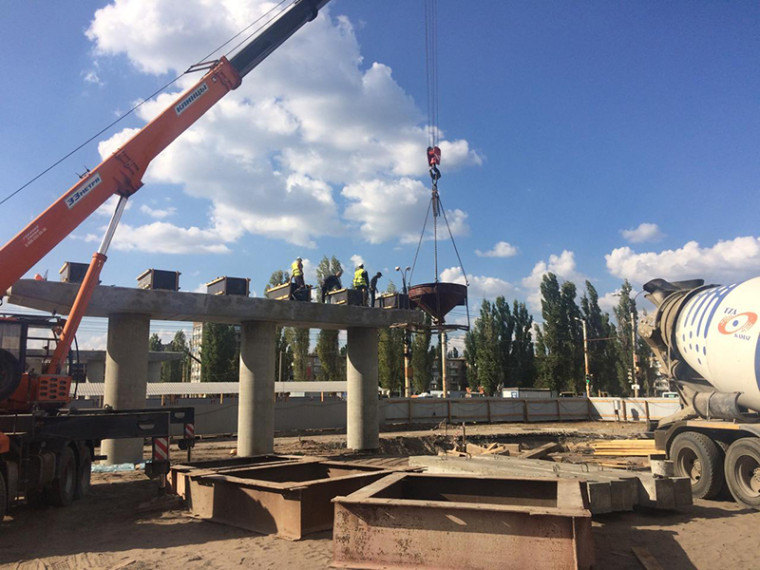 В Воронеже продолжается строительство Остужевской развязки. В Воронеже продолжается строительство Остужевской развязки.