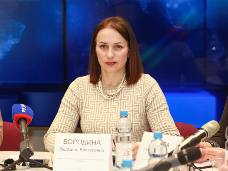 В воронежском доме журналистов прошла пресс-конференция посвященная проекту переселения граждан из пунктов временного размещения в квартиры. В воронежском доме журналистов прошла пресс-конференция посвященная проекту переселения граждан из пунктов временного размещения в квартиры.