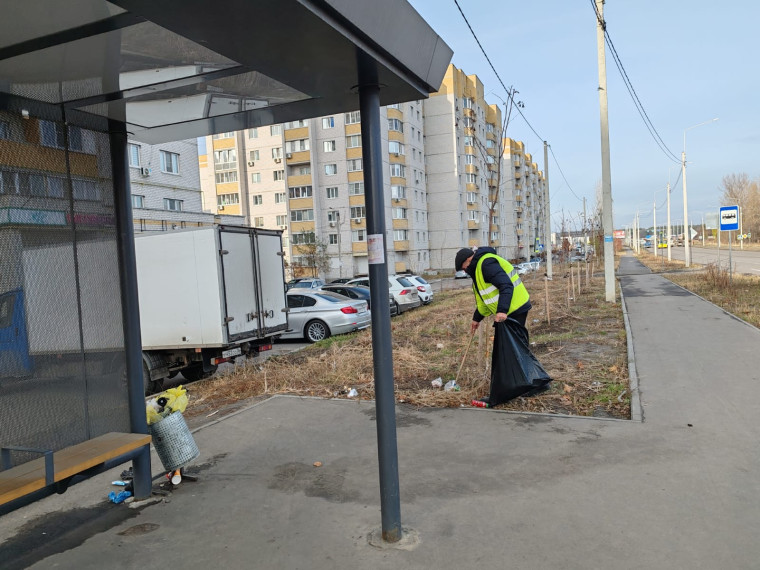 На территории Железнодорожного района ежедневно выполняется уборка мусора. На территории Железнодорожного района ежедневно выполняется уборка мусора.
