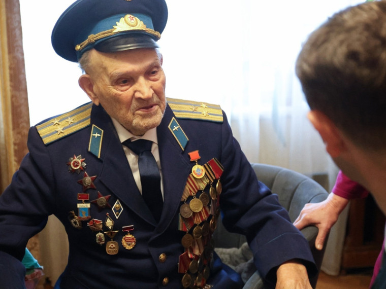 Накануне Дня освобождения Воронежа сотрудники управы Левобережного района поздравили его защитников. Накануне Дня освобождения Воронежа сотрудники управы Левобережного района поздравили его защитников.