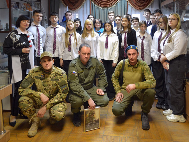 В Воронеже состоялась военно-патриотическая выставка «Перо настраивает сердце на Победу». В Воронеже состоялась военно-патриотическая выставка «Перо настраивает сердце на Победу».