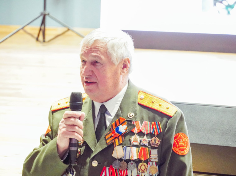 В воронежской мегашколе почтили память воинов-интернационалистов. В воронежской мегашколе почтили память воинов-интернационалистов.