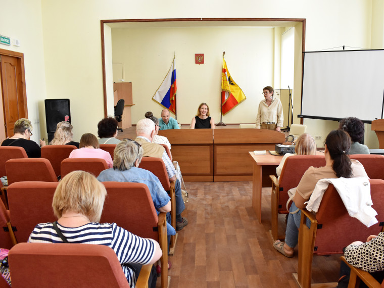 В управе Ленинского района обсудили острые коммунальные вопросы. В управе Ленинского района обсудили острые коммунальные вопросы.