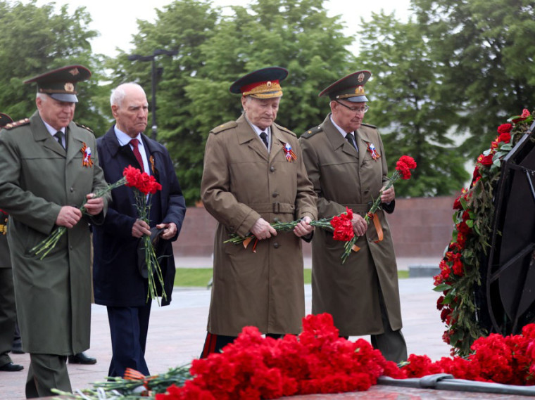 На площади Победы почтили память Героев Великой Отечественной войны. На площади Победы почтили память Героев Великой Отечественной войны.