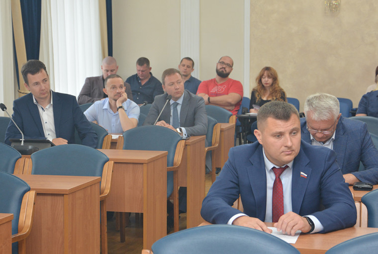 В городской Думе обсудили назначение временных управляющих организаций для многоквартирных домов. В городской Думе обсудили назначение временных управляющих организаций для многоквартирных домов.