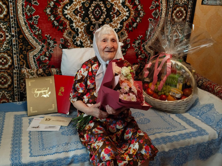 В Советском районе 100-летний юбилей отметила Александра Семеновна Филипцова. В Советском районе 100-летний юбилей отметила Александра Семеновна Филипцова.