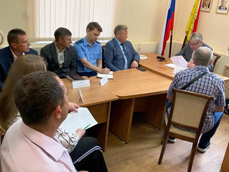 В Ленинском районе рассмотрели пути решения важных коммунальных проблем. В Ленинском районе рассмотрели пути решения важных коммунальных проблем.