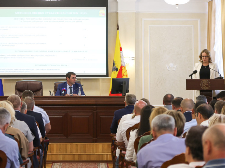 В мэрии прошло планерное совещание . В мэрии прошло планерное совещание .